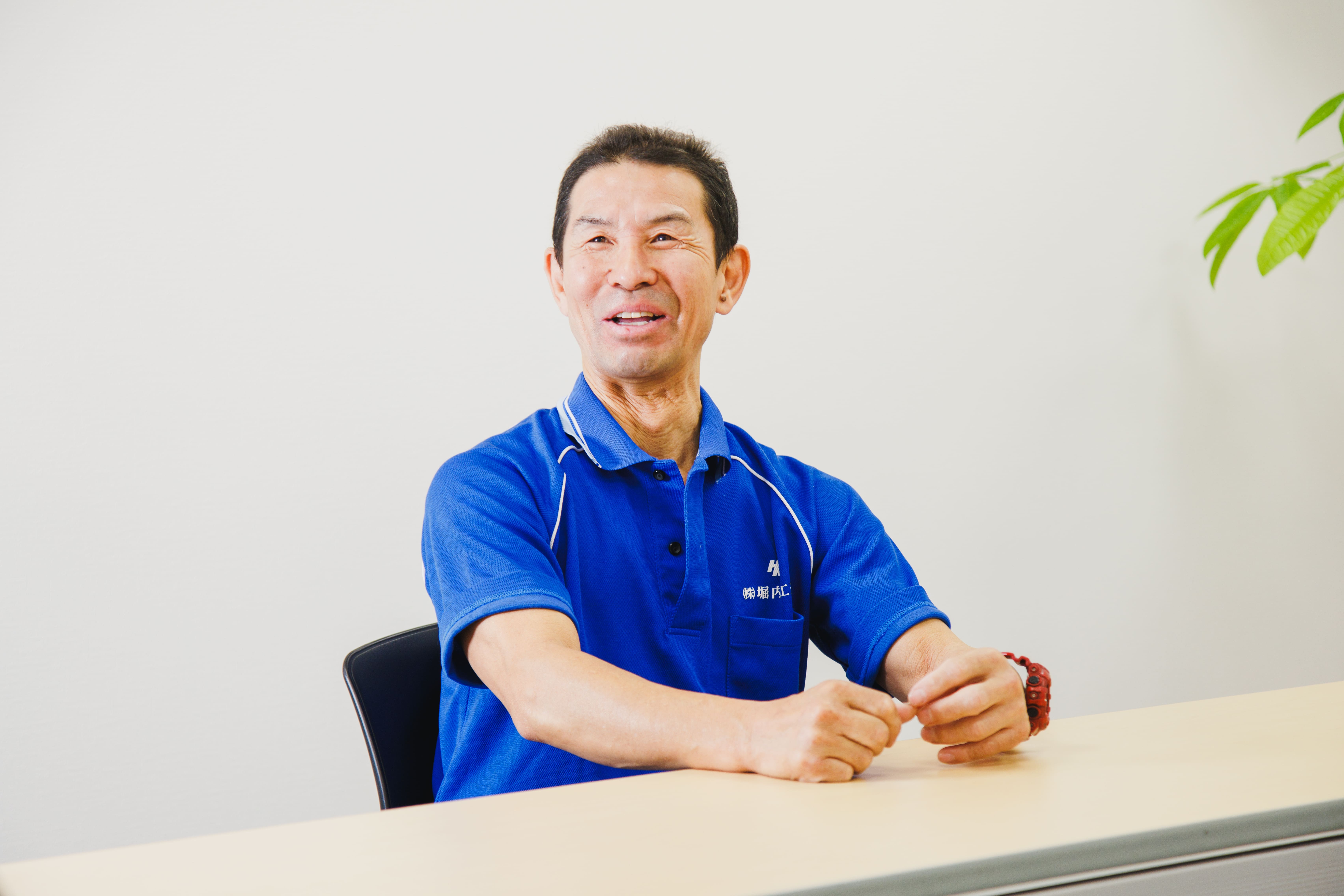 インタビューに応じる宮田竜二